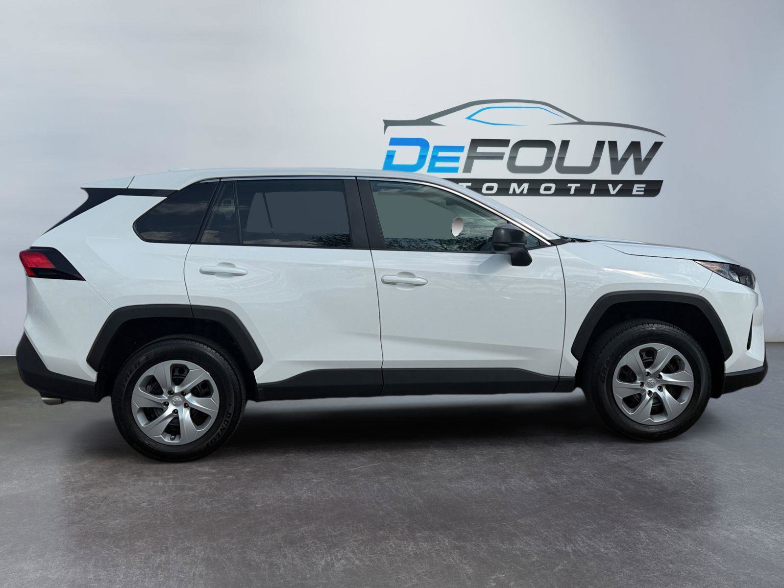 Used 2022 Toyota RAV4 LE image 2