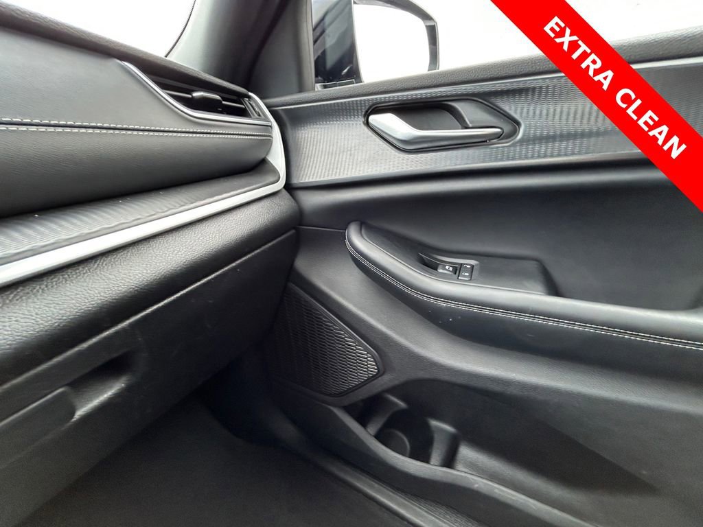 Used 2023 Jeep Grand Cherokee Altitude image 28