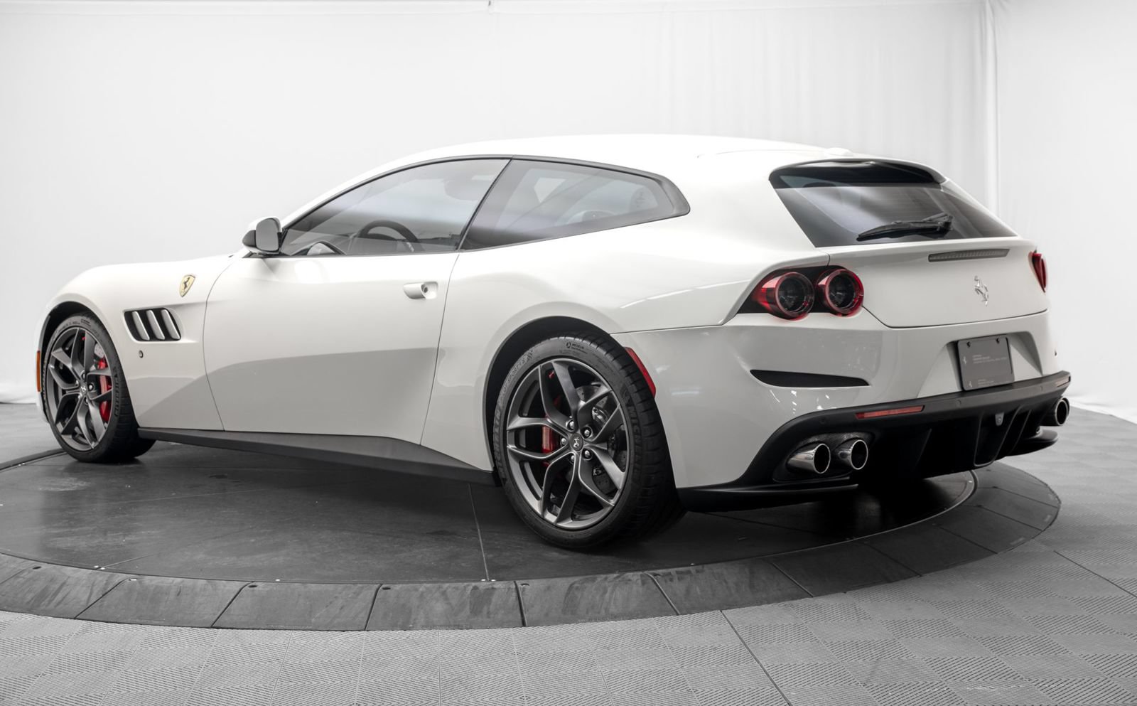 Used 2018 Ferrari GTC4Lusso T RWD image 5