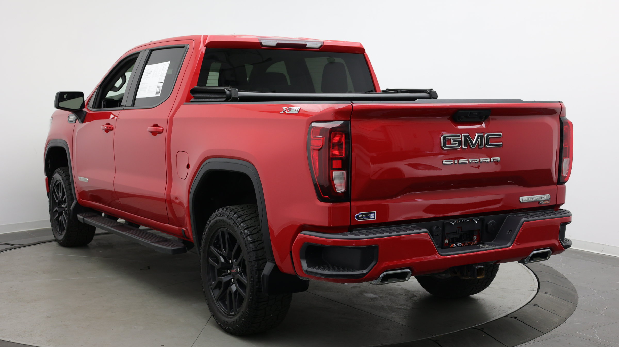 Used 2023 GMC Sierra 1500 Elevation w/ LPO, Elevation Black Package AWD/4WD image 4