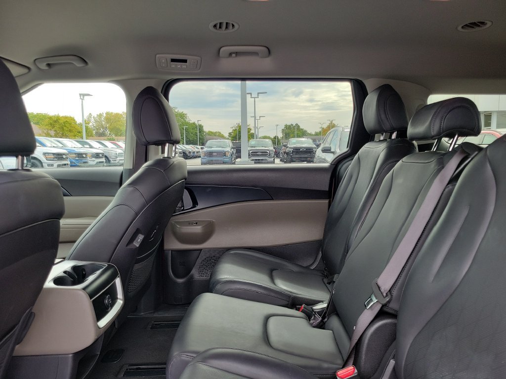 Used 2026 Kia Carnival FWD image 15
