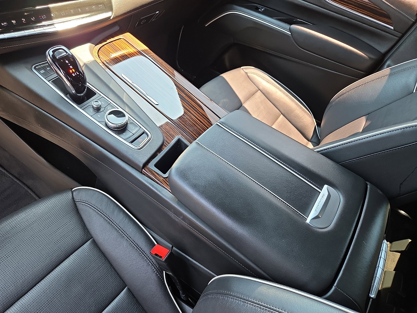 Used 2023 Cadillac Escalade ESV Premium Luxury AWD/4WD image 25