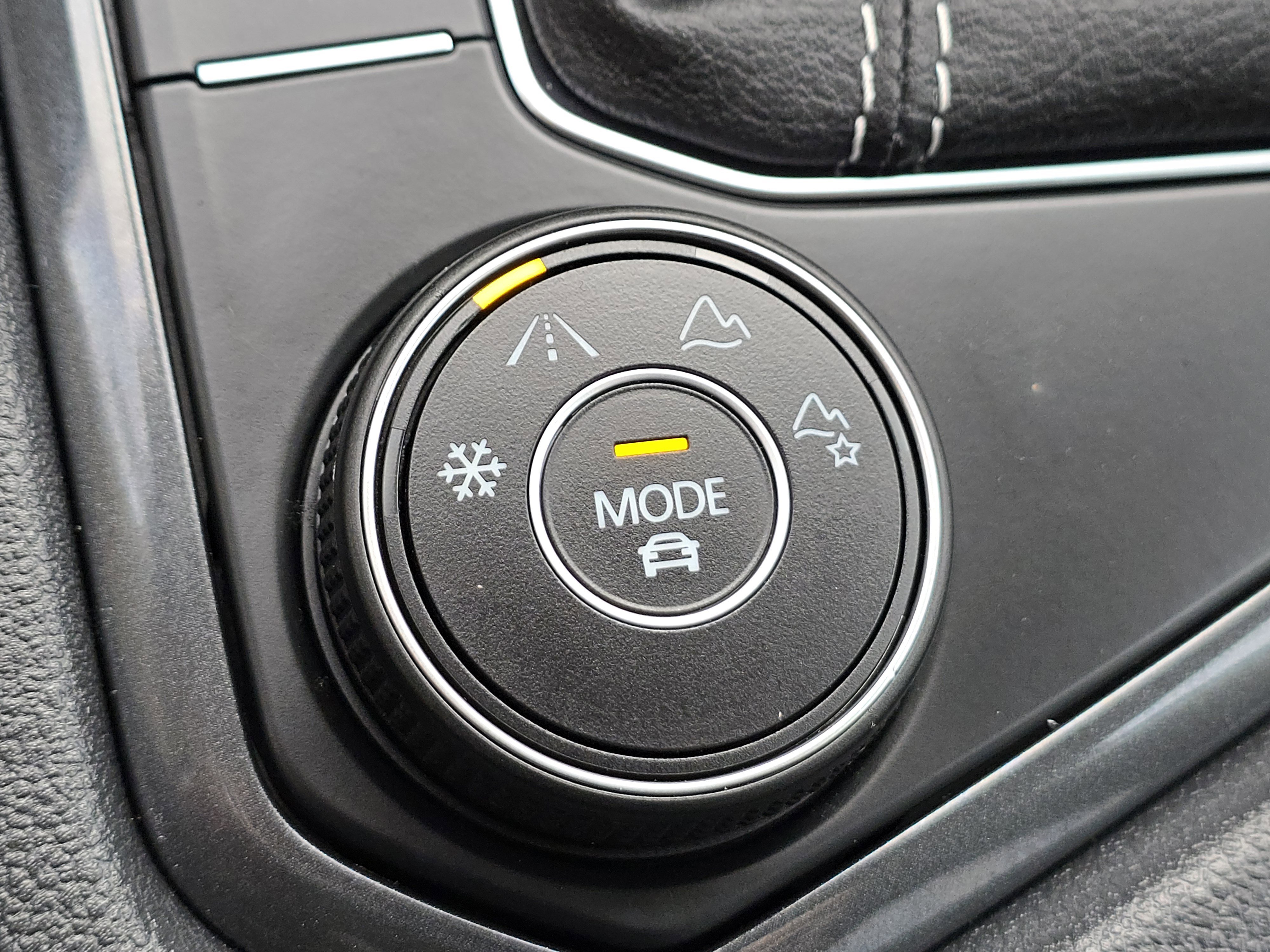 Certified 2022 Volkswagen Tiguan SE image 12