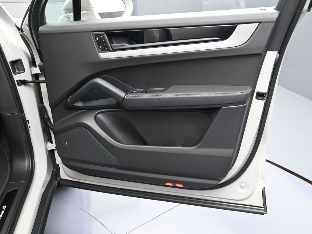 New 2026 Porsche Cayenne S image 29