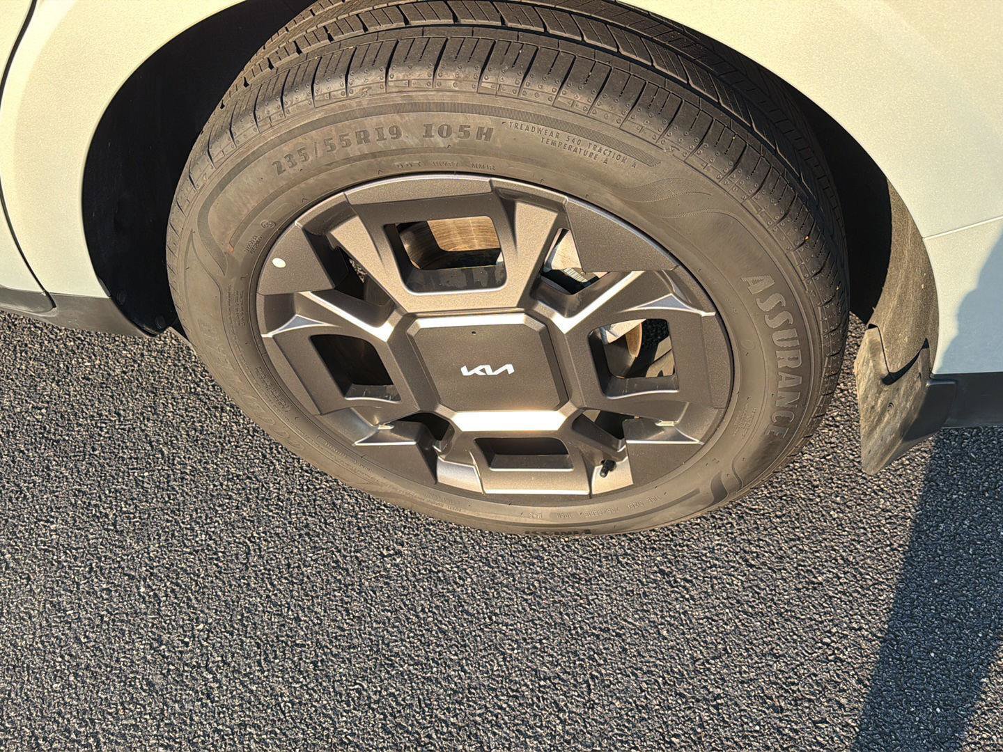 Used 2025 Kia Carnival SX FWD image 36