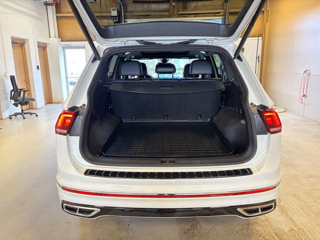 Used 2024 Volkswagen Tiguan SEL R-Line AWD/4WD image 24