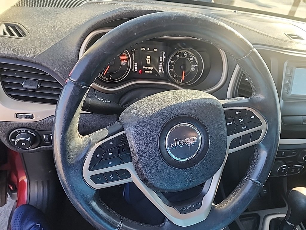 Used 2017 Jeep Cherokee Latitude image 6