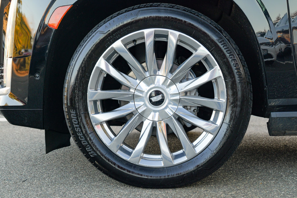 Used 2021 Cadillac Escalade ESV Premium Luxury w/ Driver Assist Tech Package AWD/4WD image 15