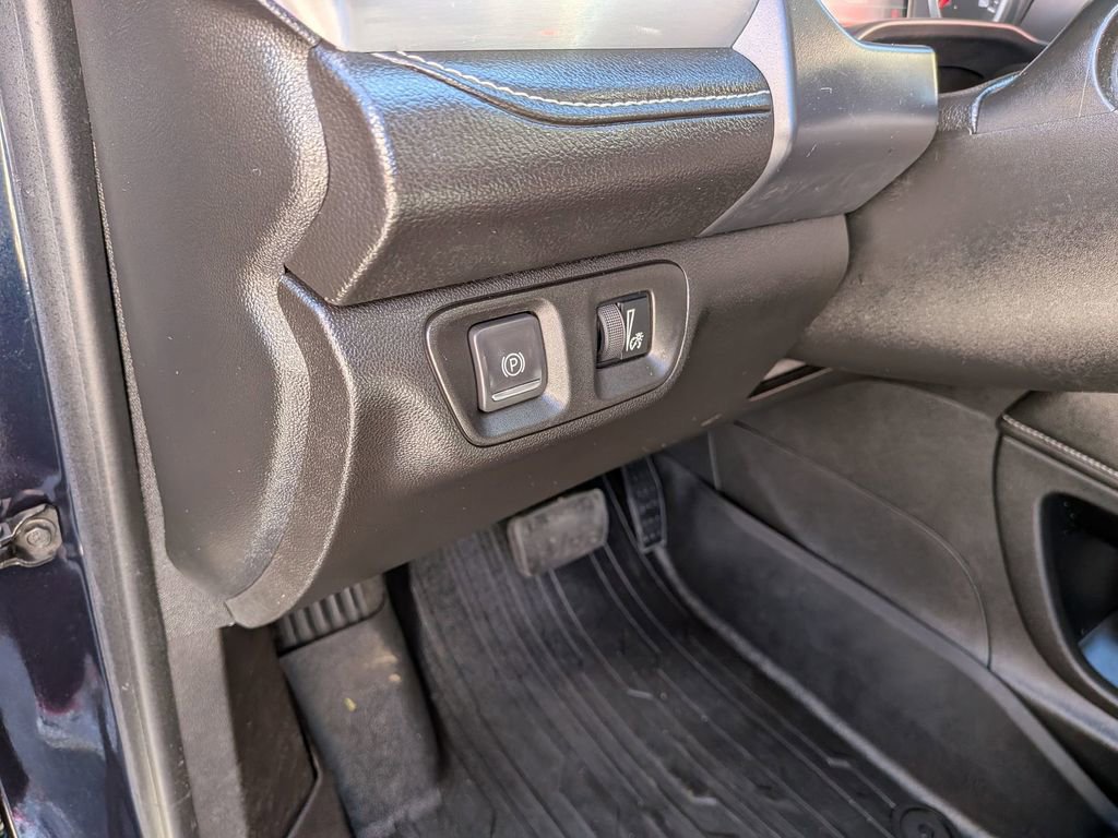 Used 2021 GMC Acadia SLE image 14