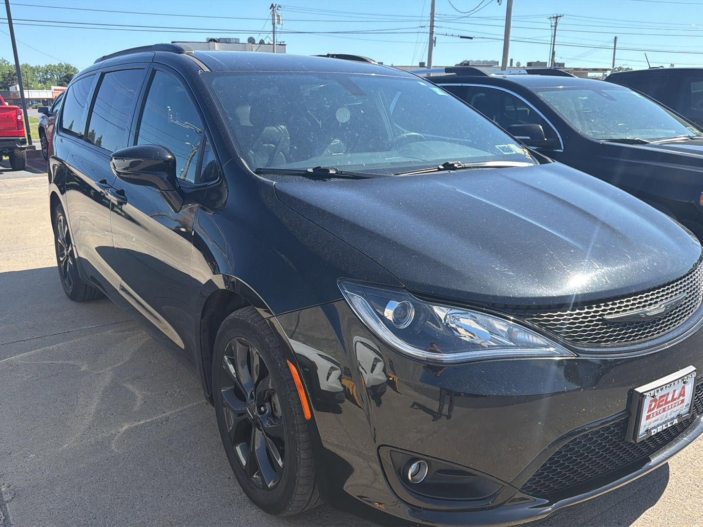 Used 2020 Chrysler Pacifica Touring-L FWD image 3
