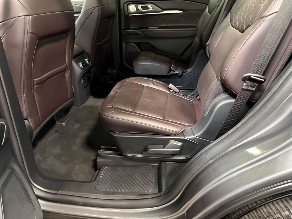 Used 2025 Ford Explorer Platinum w/ LUX Leather Package AWD/4WD image 47