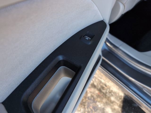 Used 2018 Ford Fusion SE image 11