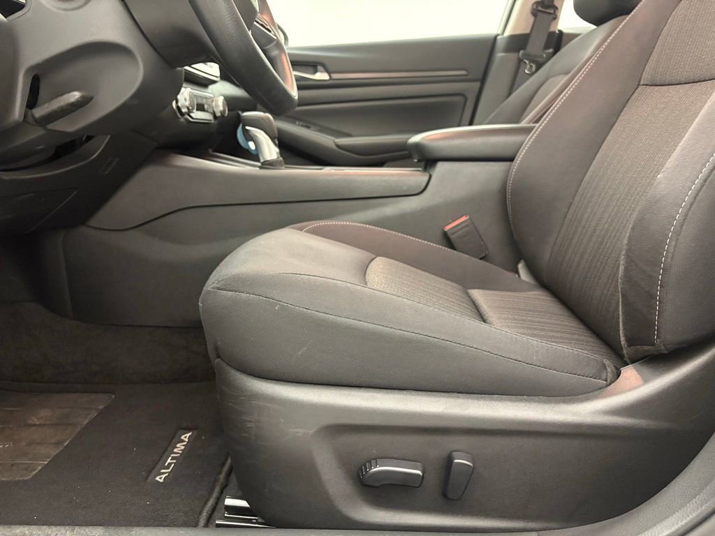 Used 2025 Nissan Altima 2.5 SV FWD image 9