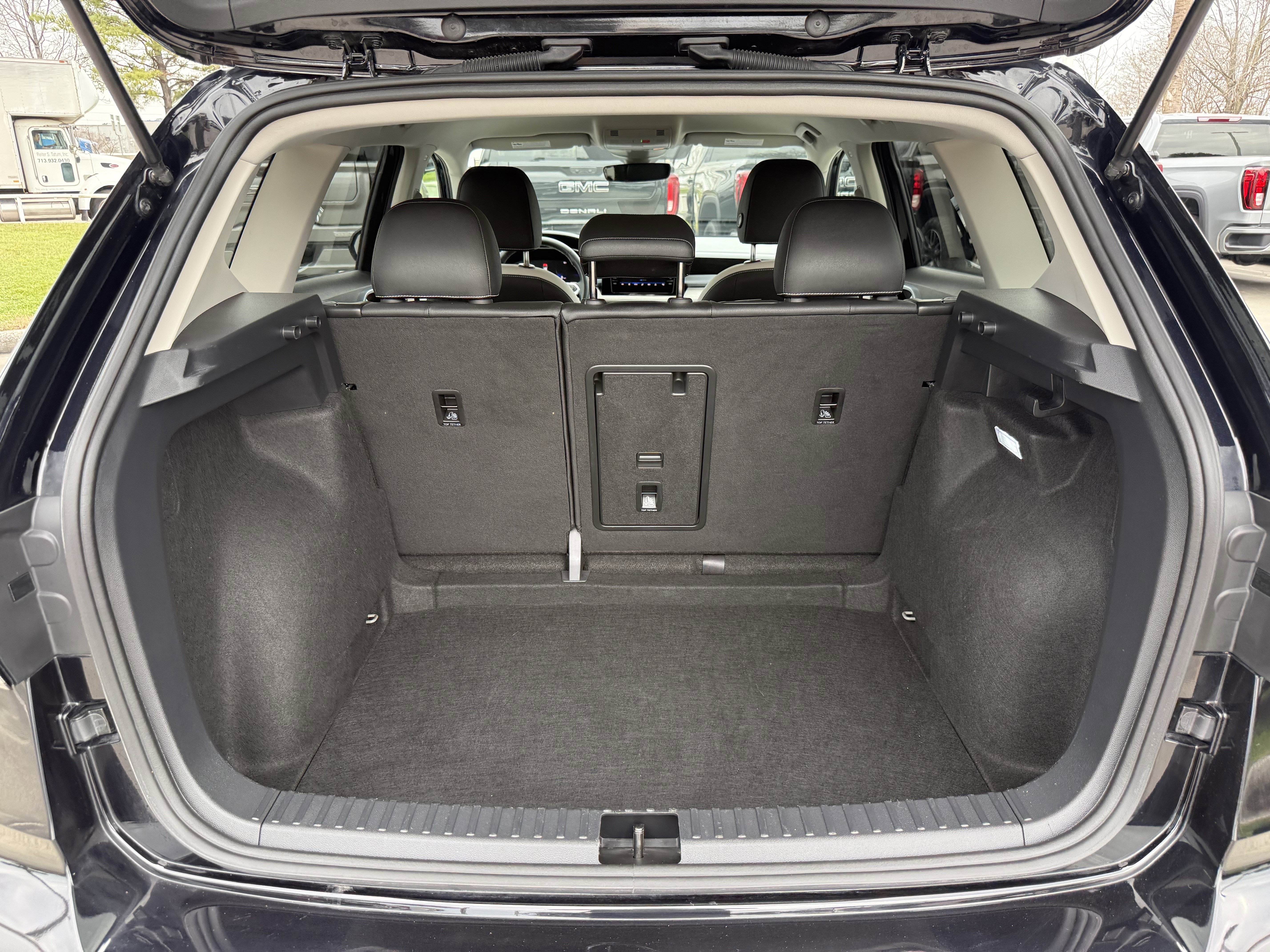 Used 2025 Volkswagen Taos SE image 29