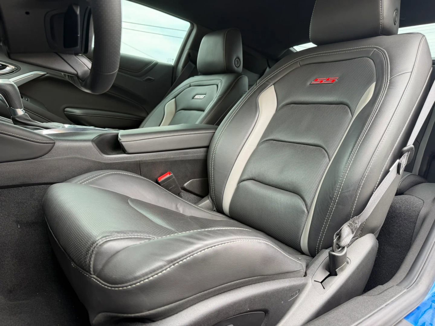 Used 2018 Chevrolet Camaro SS RWD image 11