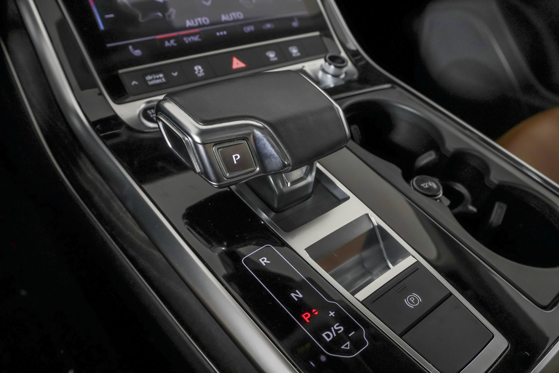 Used 2023 Audi Q8 Premium w/ Convenience Package AWD/4WD image 34
