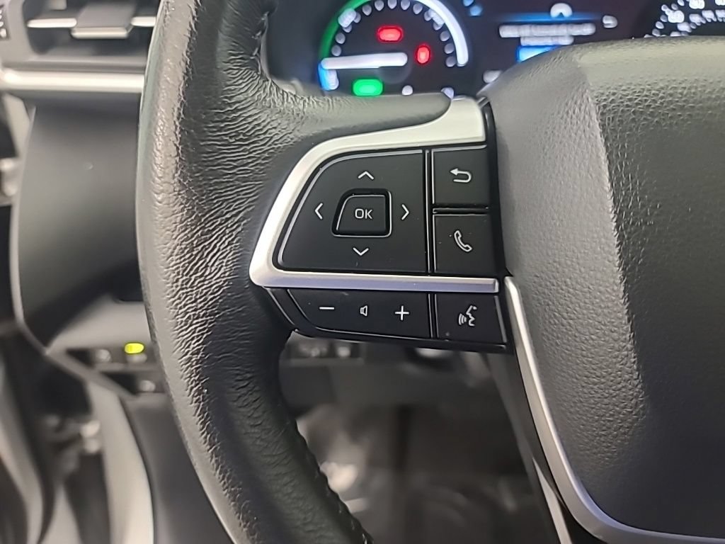 Used 2025 Toyota Sienna XLE FWD image 28