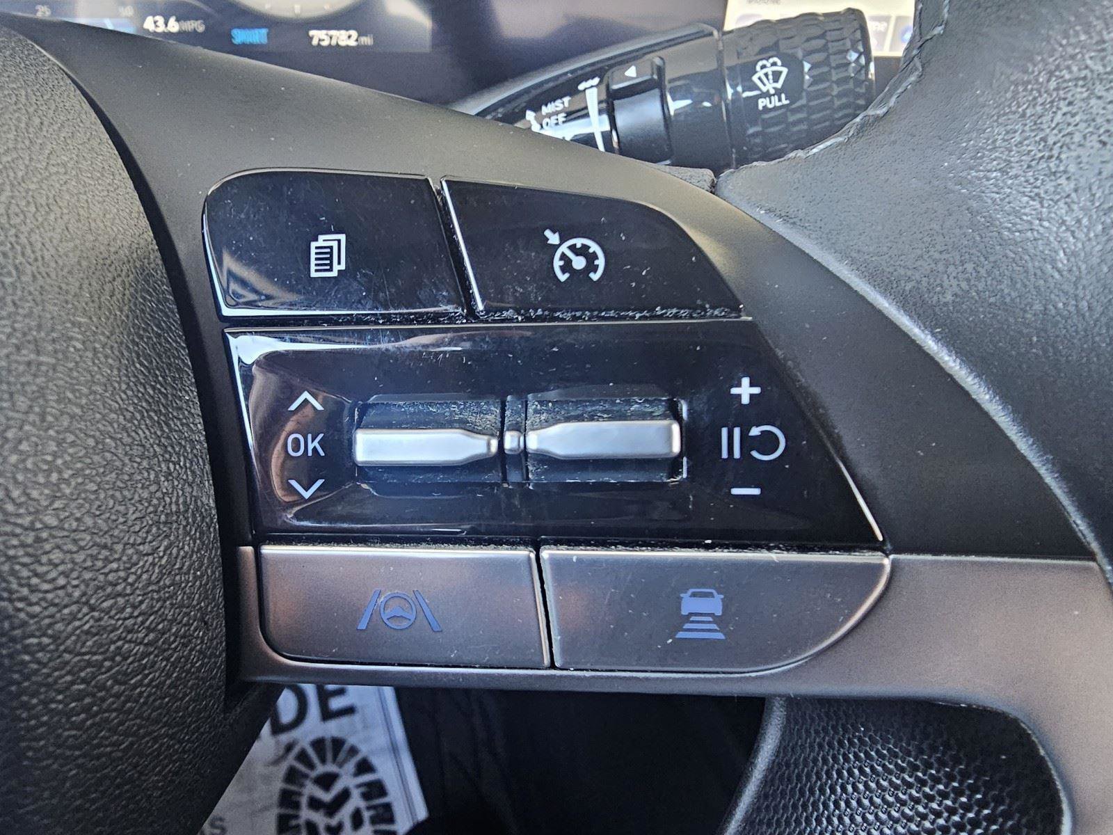 Used 2021 Hyundai Elantra Limited image 23