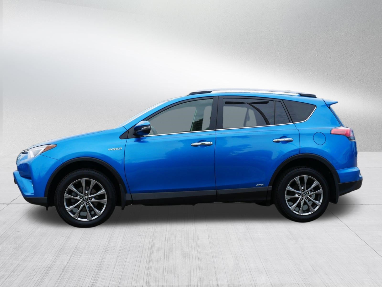 Used 2017 Toyota RAV4 Limited w/ Carpet Mat Package AWD/4WD image 4