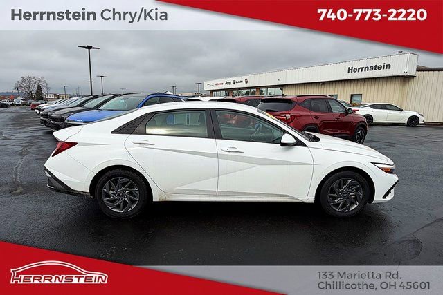 Used 2024 Hyundai Elantra SEL image 28