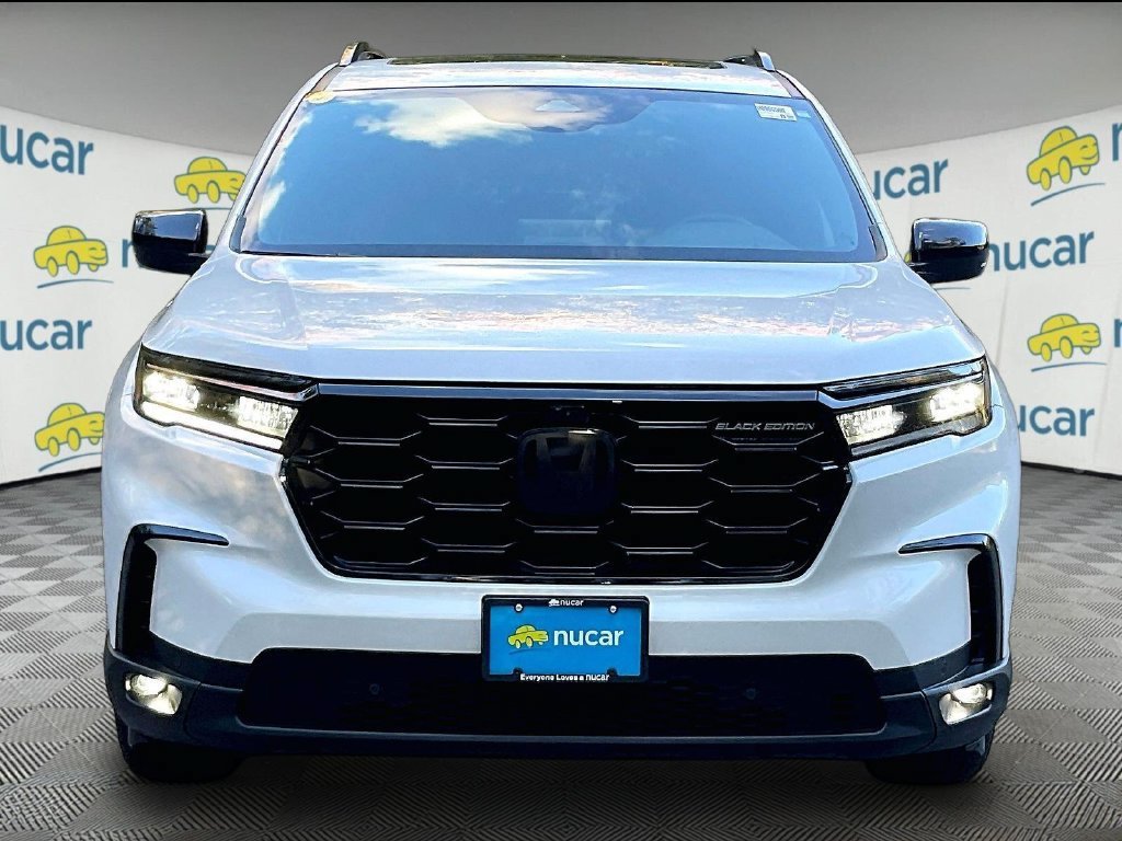 Used 2025 Honda Pilot Black Edition image 2