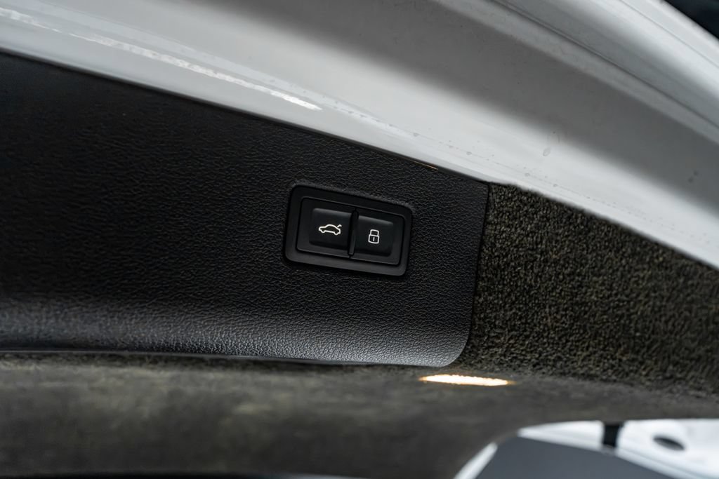 Used 2022 Bentley Bentayga AWD/4WD image 50