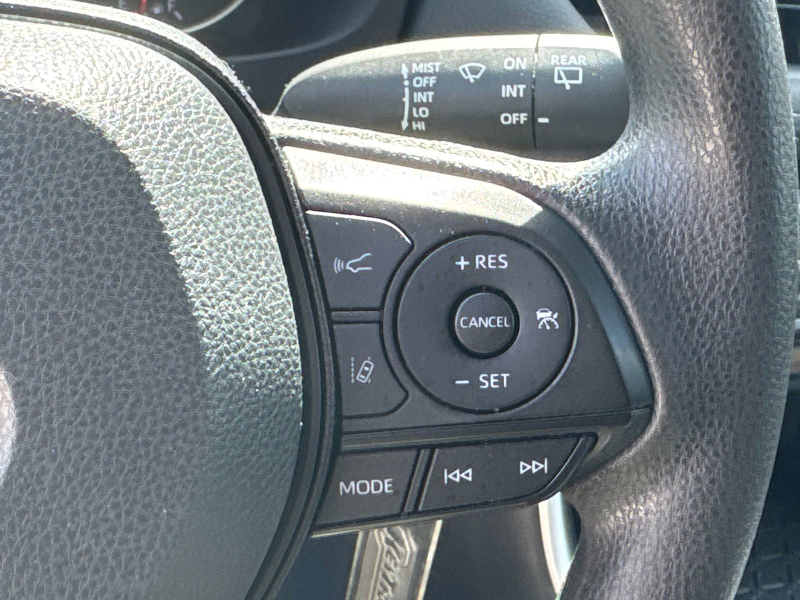 Used 2022 Toyota RAV4 LE image 25