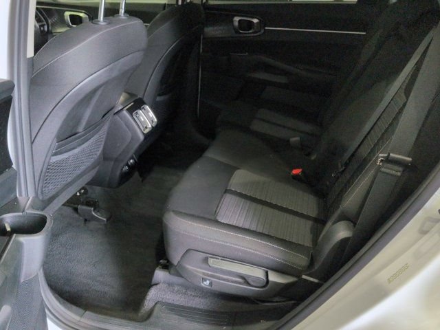 Used 2022 Kia Sorento LX FWD image 15