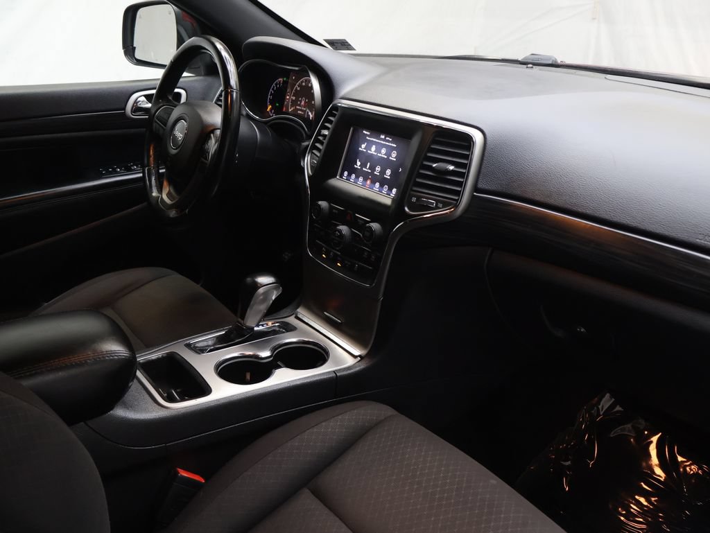 Used 2021 Jeep Grand Cherokee Laredo w/ Security & Convenience Group AWD/4WD image 10