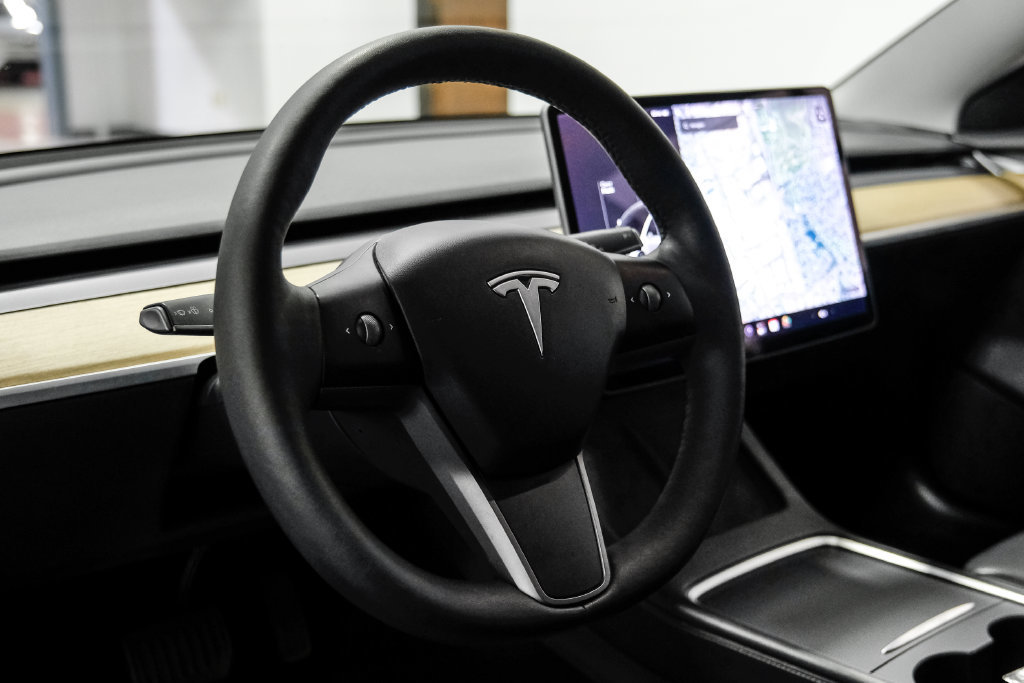 Used 2021 Tesla Model 3 Standard Range Plus RWD image 16