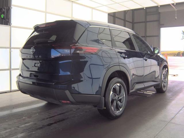 Used 2025 Nissan Rogue SV w/ SV Premium Package FWD image 5