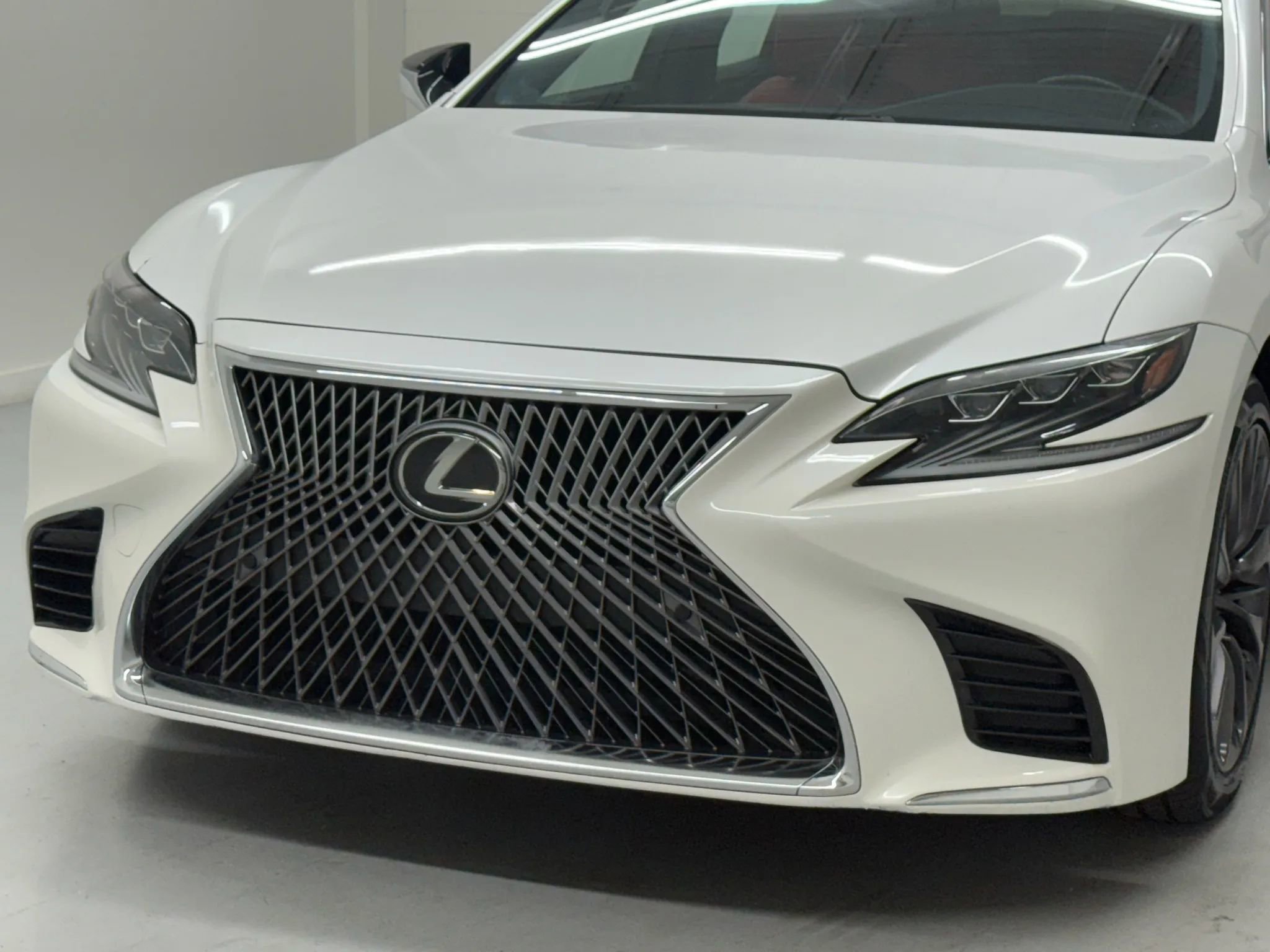 Used 2018 Lexus LS 500 w/ Accessory Package (Z2) image 8