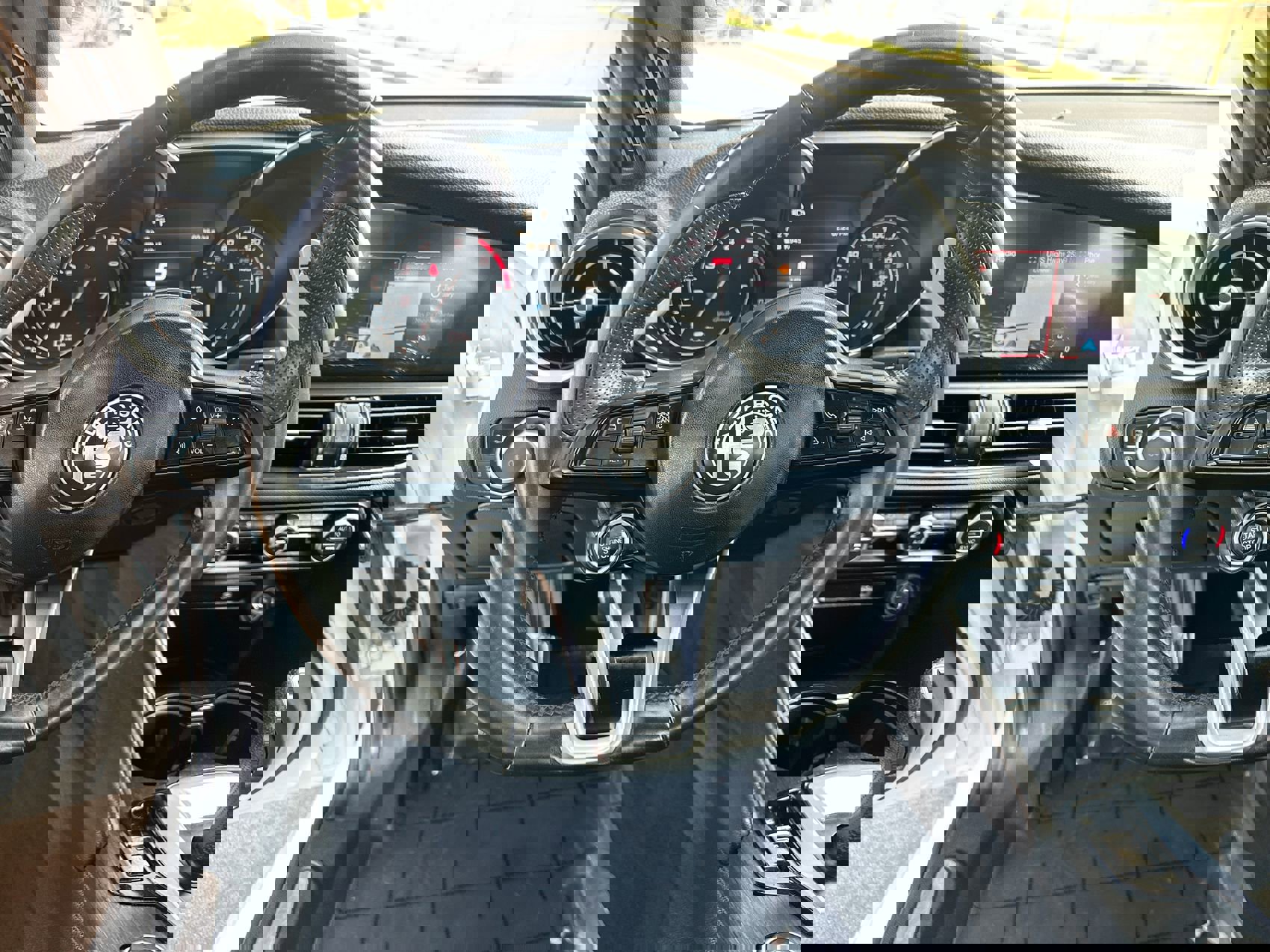 Used 2022 Alfa Romeo Giulia Sprint image 14