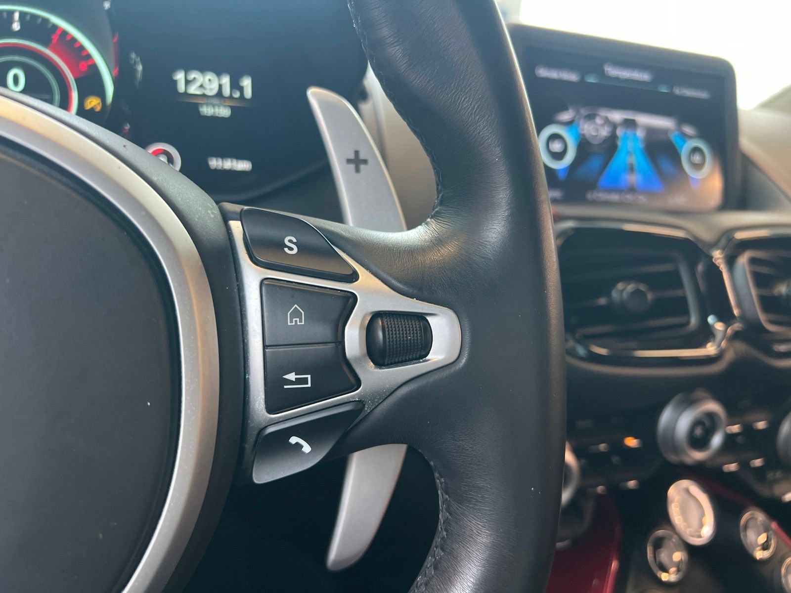 Used 2021 Aston Martin V8 Vantage Roadster RWD image 25
