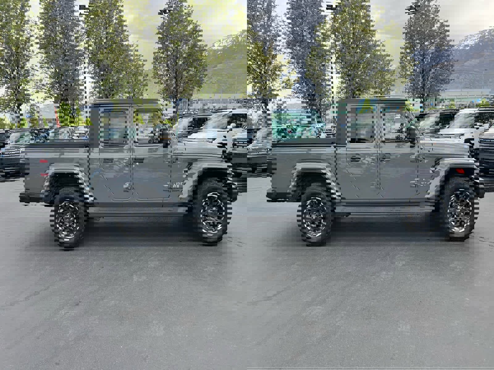 Used 2021 Jeep Gladiator Overland w/ Popular Equipment Package image 6