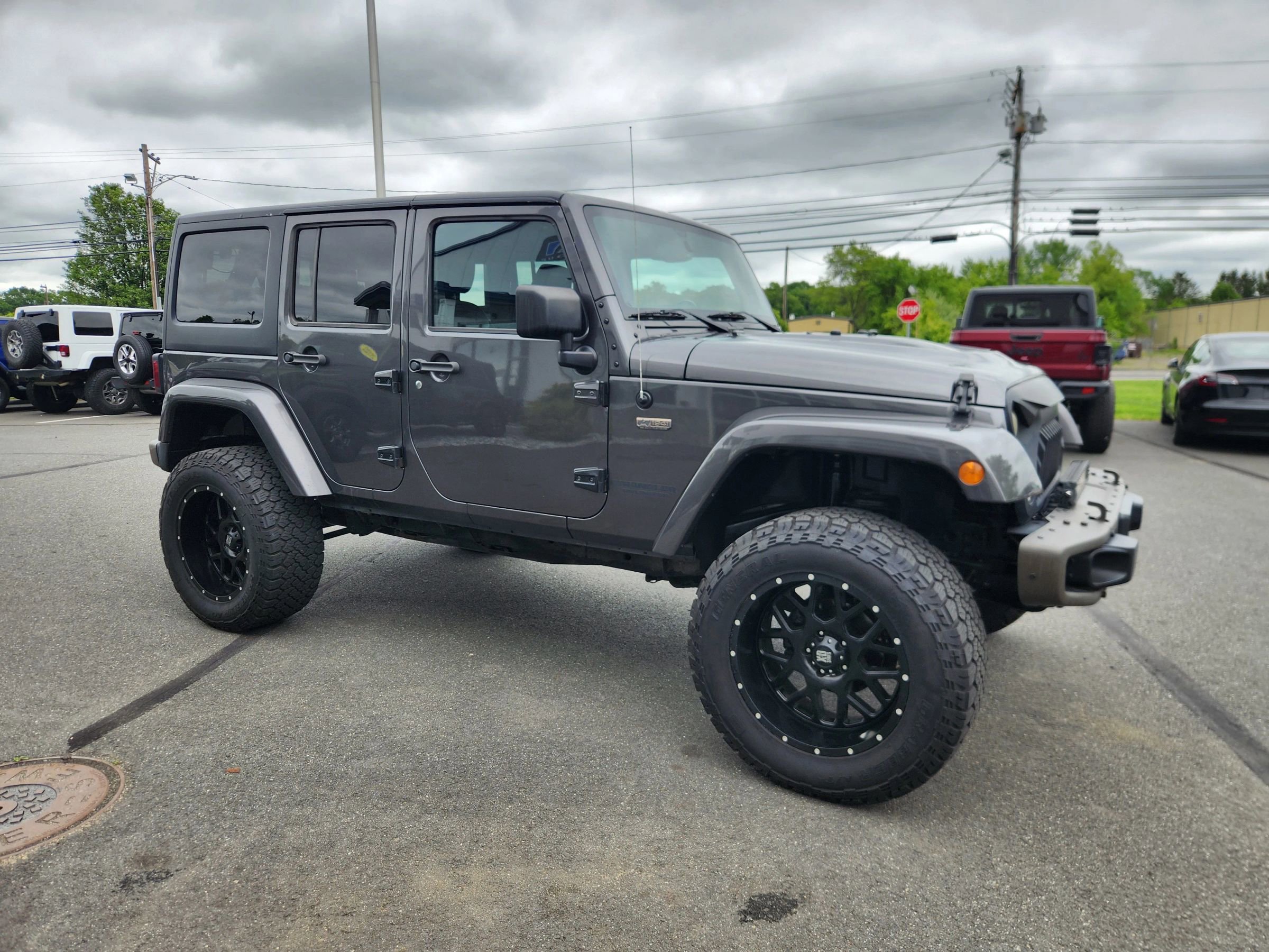 Used 2016 Jeep Wrangler Unlimited Sahara image 18