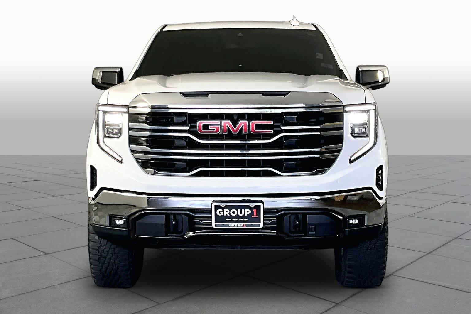 Used 2022 GMC Sierra 1500 SLT w/ SLT Convenience Package AWD/4WD image 4