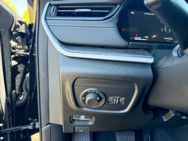 New 2026 Jeep Grand Cherokee Altitude AWD/4WD image 19