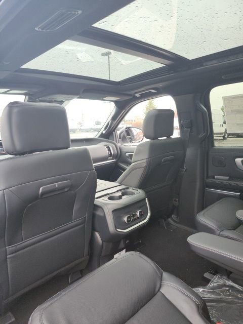 New 2025 Ford Expedition Platinum w/ Stealth Performance Package image 31