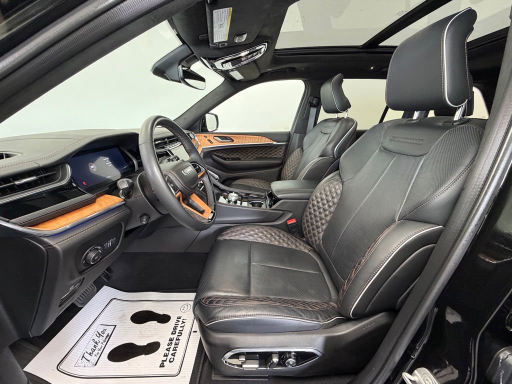 Used 2024 Jeep Grand Cherokee Summit image 4