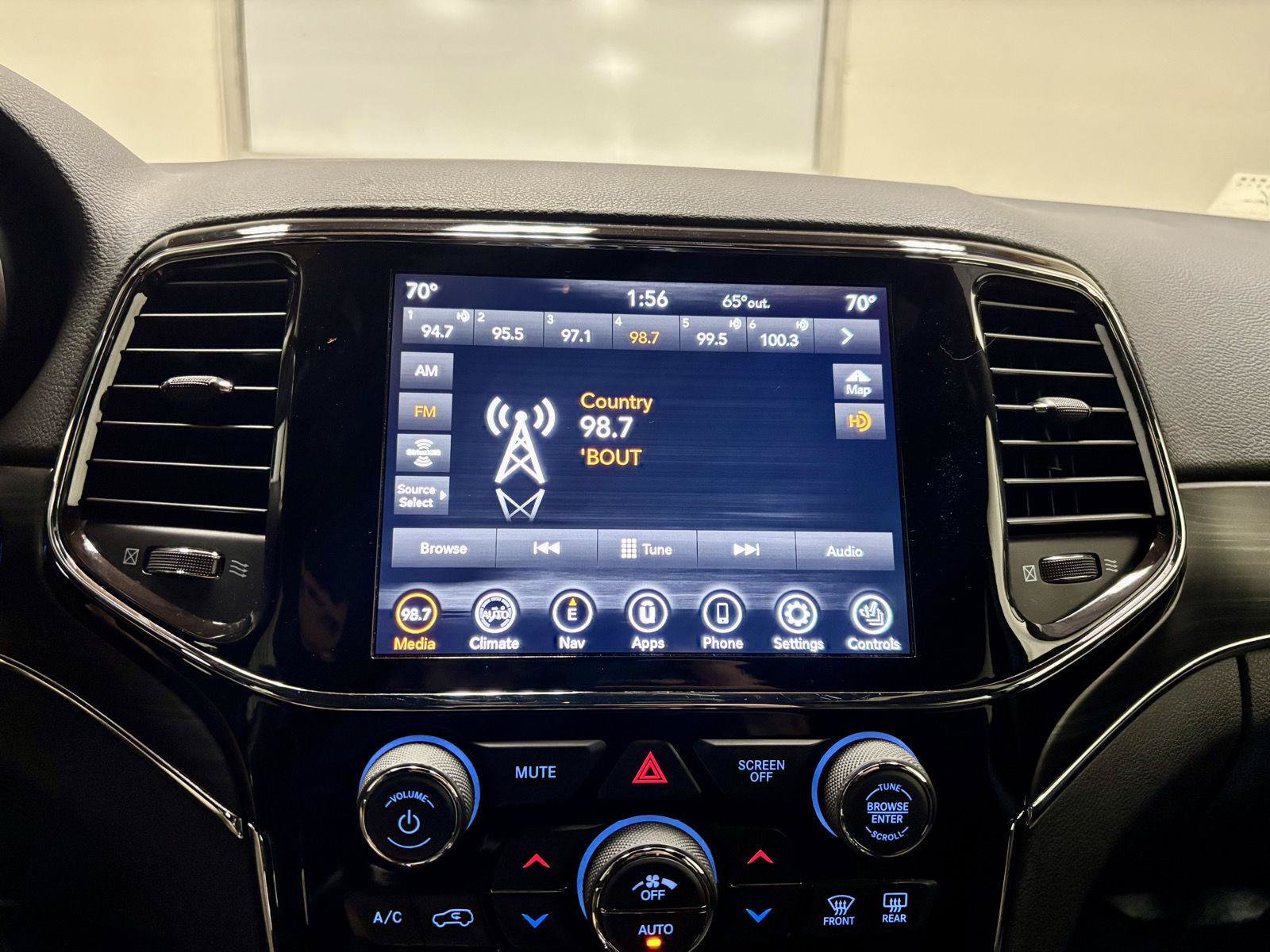 Used 2021 Jeep Grand Cherokee Limited AWD/4WD image 35