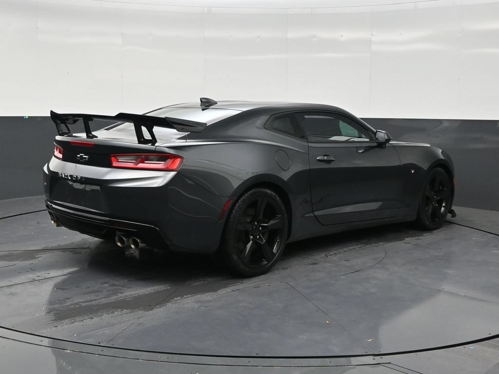 Used 2018 Chevrolet Camaro SS RWD image 5
