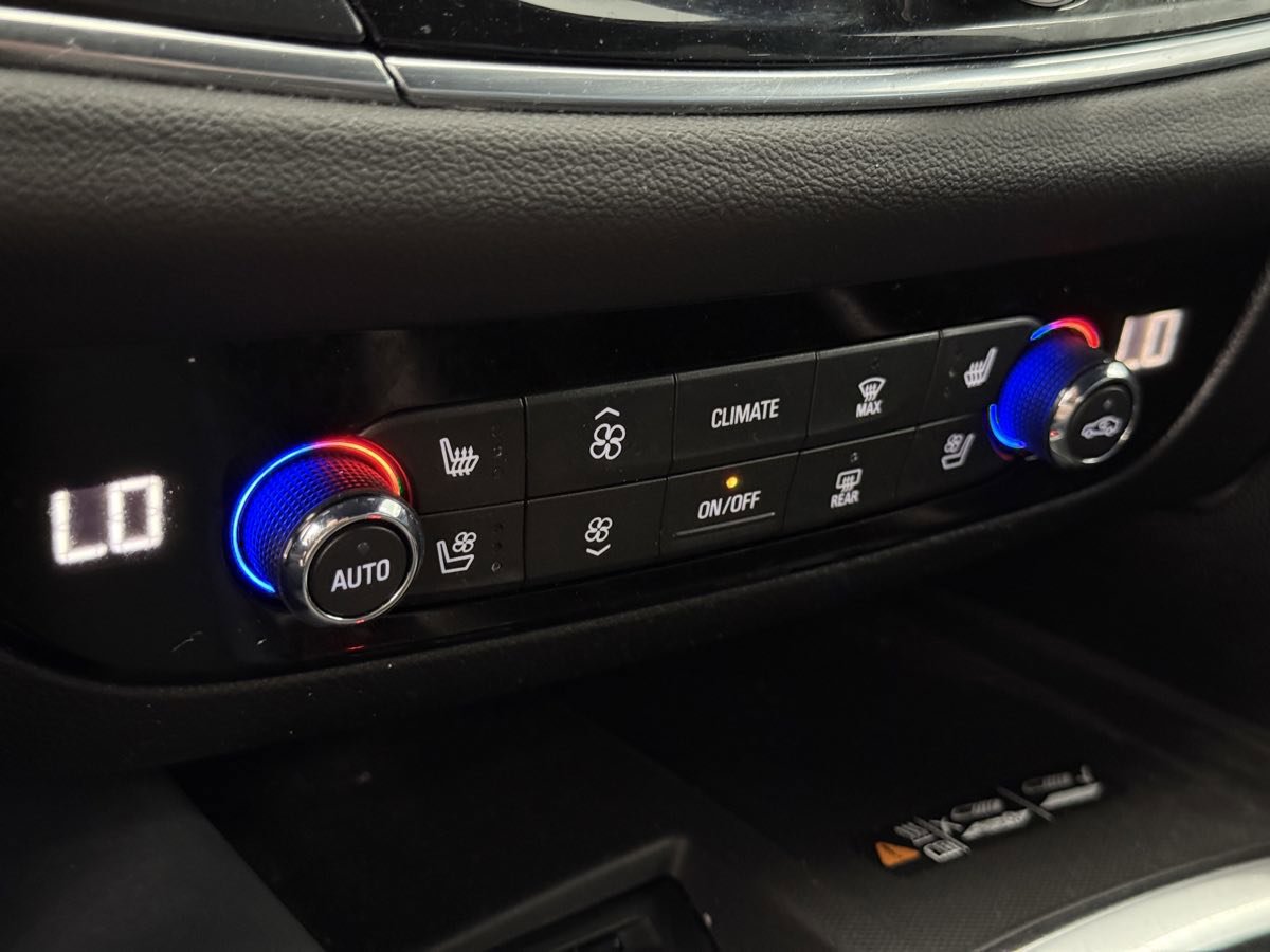 Used 2024 Buick Enclave Premium image 59