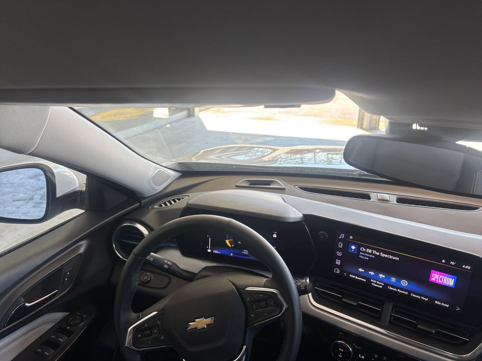 Used 2025 Chevrolet Trax LT w/ LT Convenience Package FWD image 34