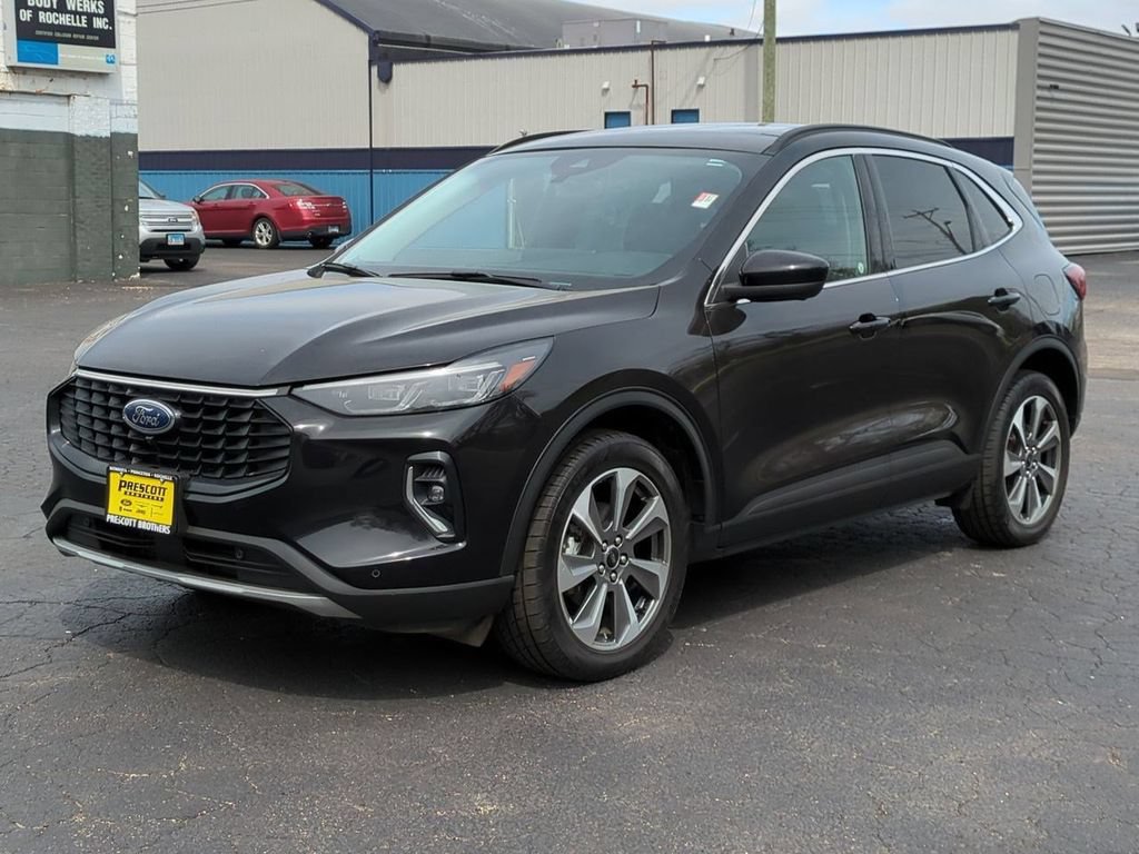 Used 2023 Ford Escape Platinum AWD/4WD image 4