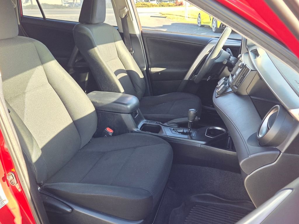 Used 2017 Toyota RAV4 LE image 15