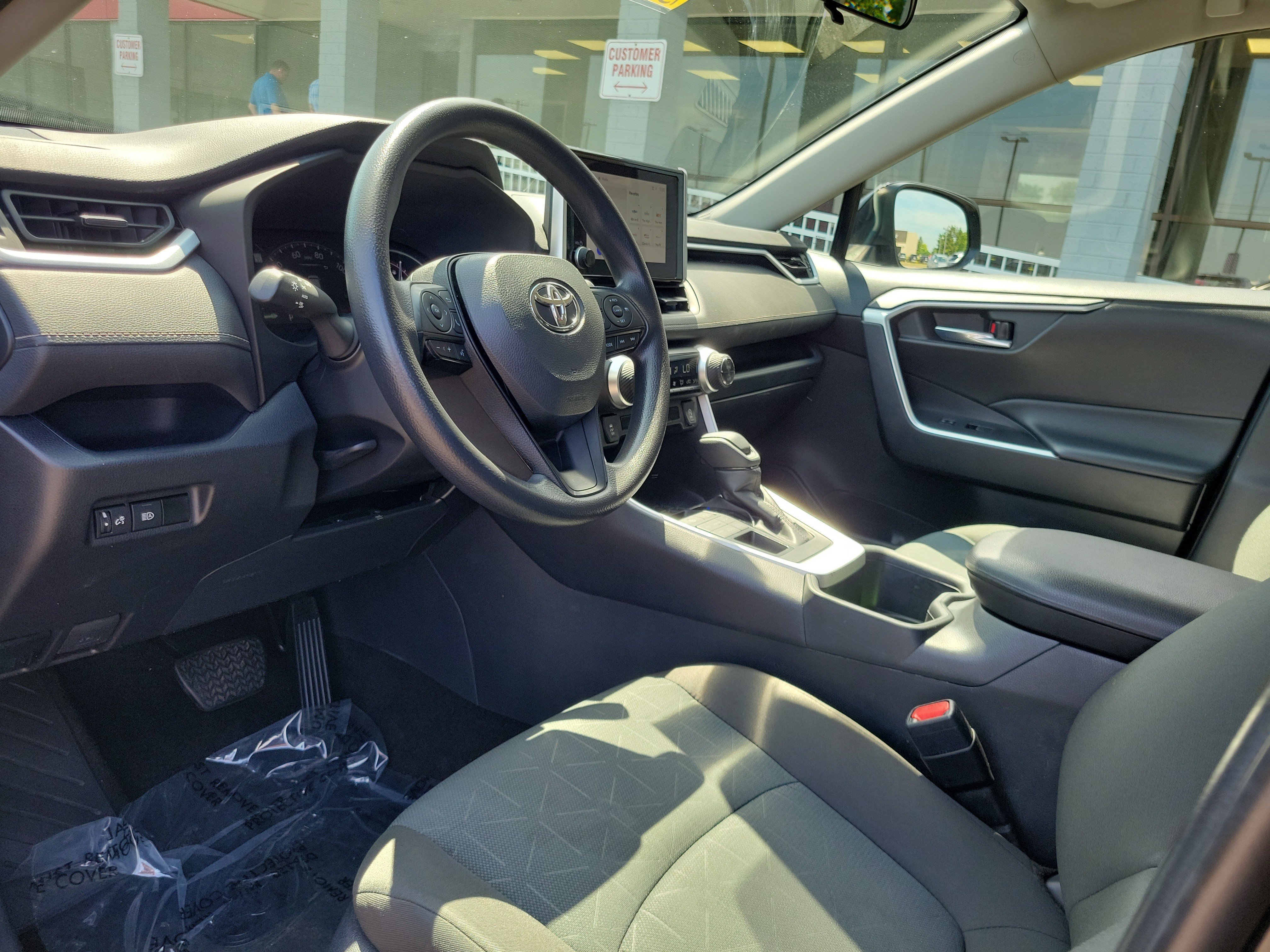 Used 2024 Toyota RAV4 XLE AWD/4WD image 19
