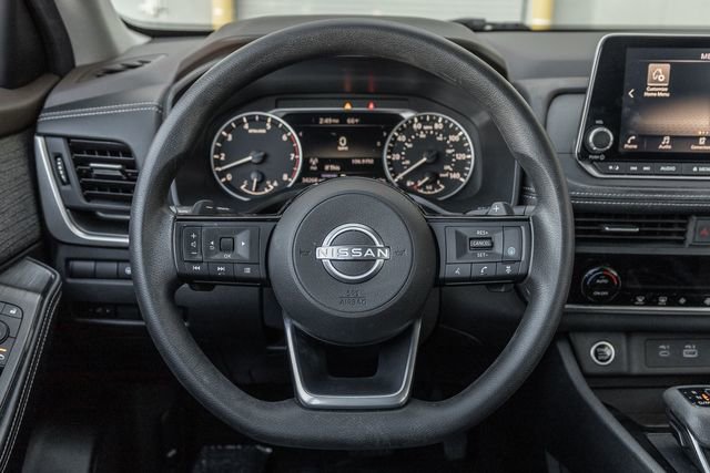 Used 2023 Nissan Rogue SV image 9