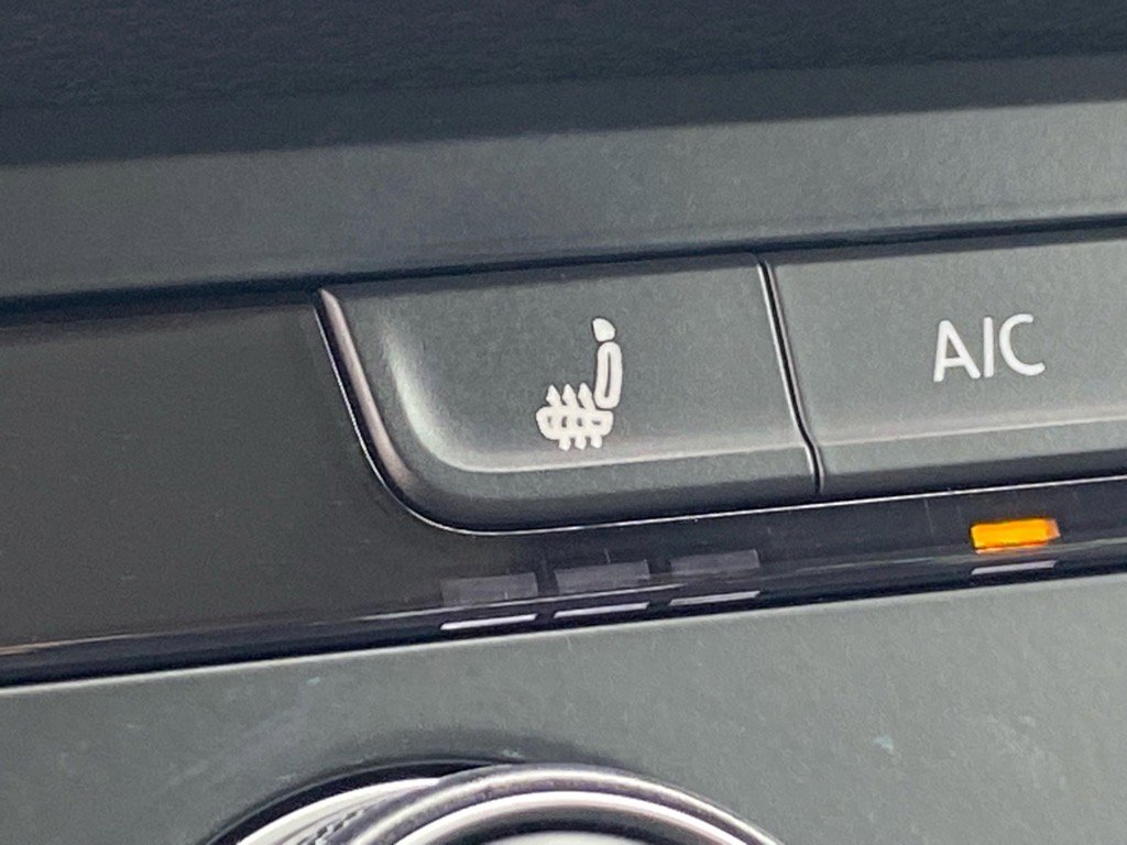 Used 2022 Volkswagen Taos SE w/ Panoramic Sunroof Package image 18