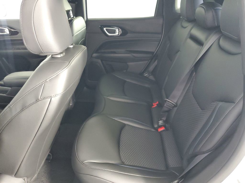 New 2026 Jeep Compass Latitude image 13